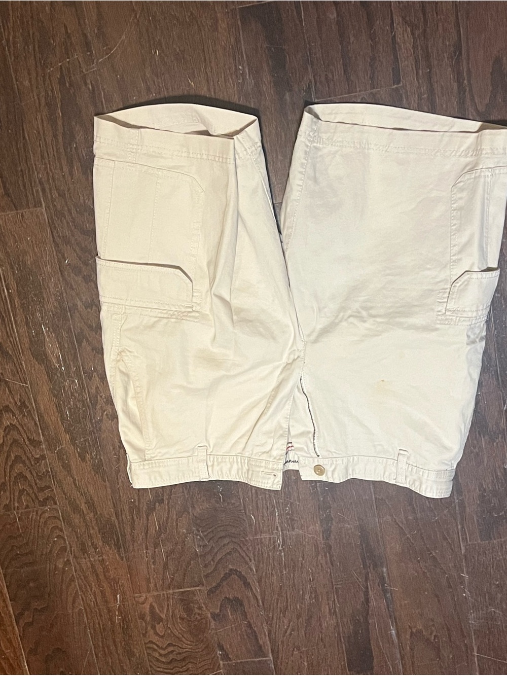 Izod Beige Shorts with Contrast Stitching